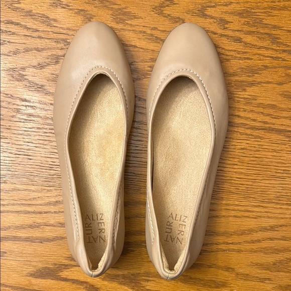 Naturalizer Tan Ballet Flats Timeless Design - Picture 3 of 4